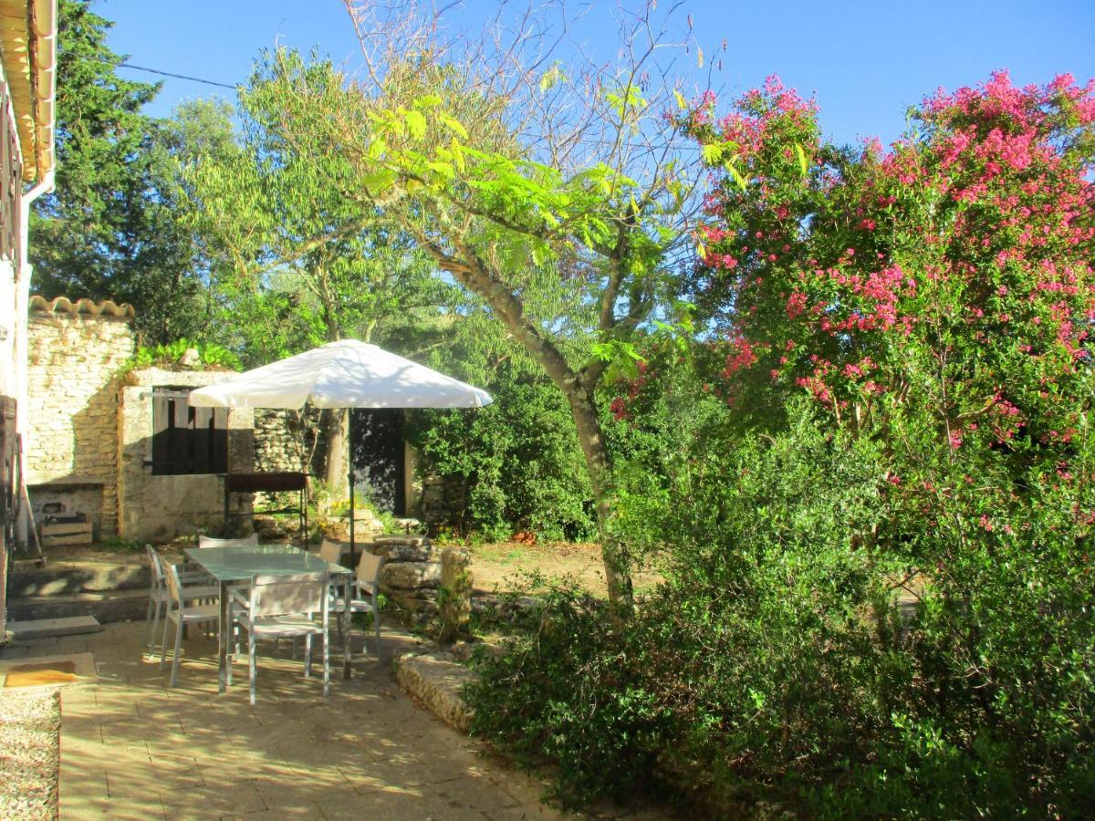 Appartamento Le Mas Des Lilas Uzès Esterno foto